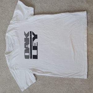 Mens NWOT Oakley T-Shirt